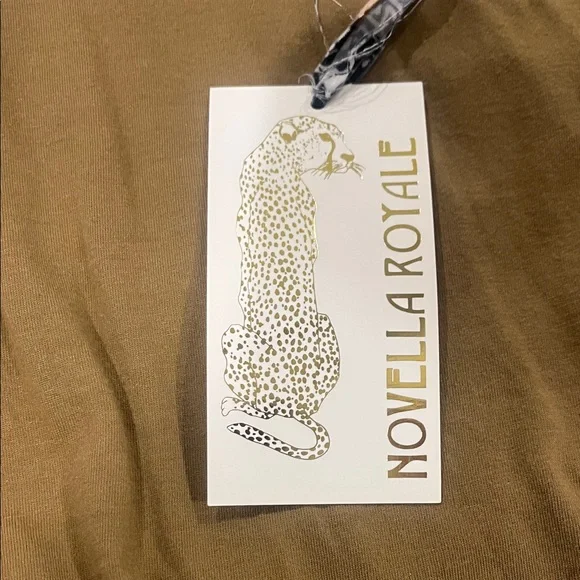 Novella royale Tan Graphic Tee - Picture 3 of 6